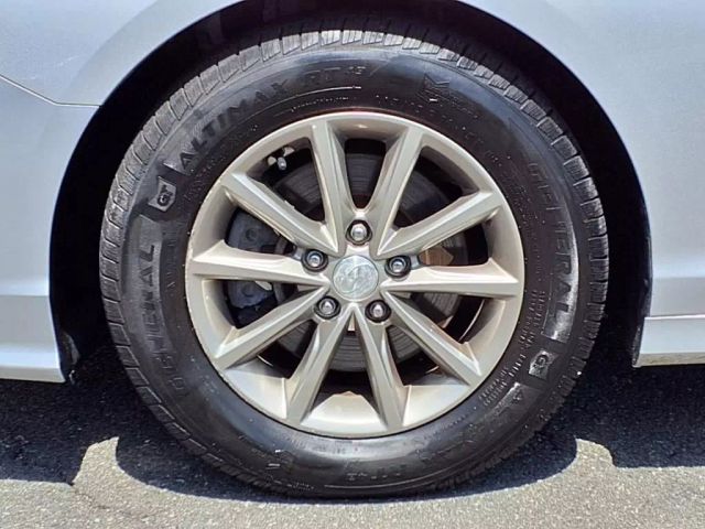 Vehicle image 24 of 26
