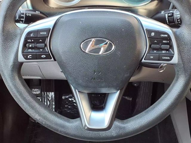 Vehicle image 22 of 26