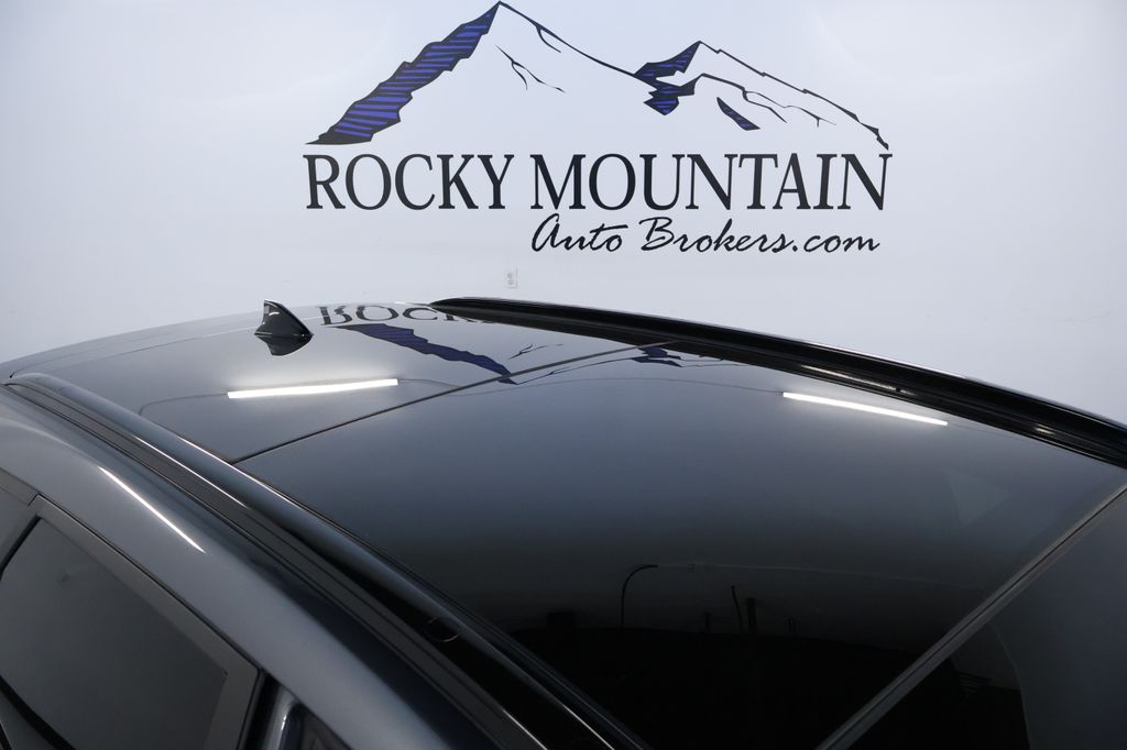 Vehicle image 34 of 41