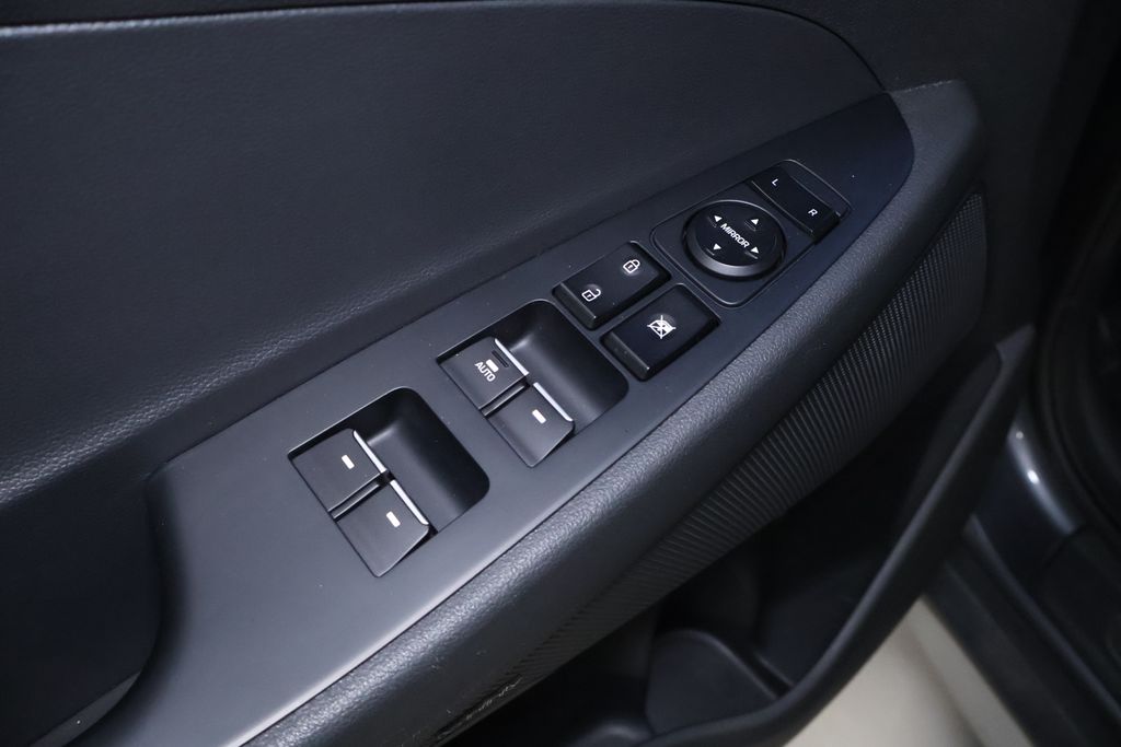 Vehicle image 40 of 41