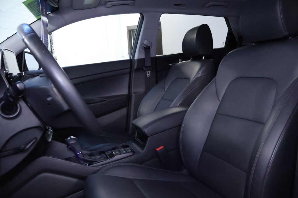 Vehicle image 13 of 41