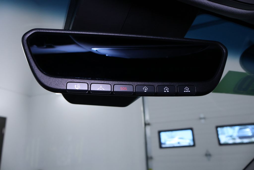 Vehicle image 38 of 41
