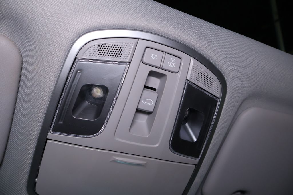 Vehicle image 35 of 41