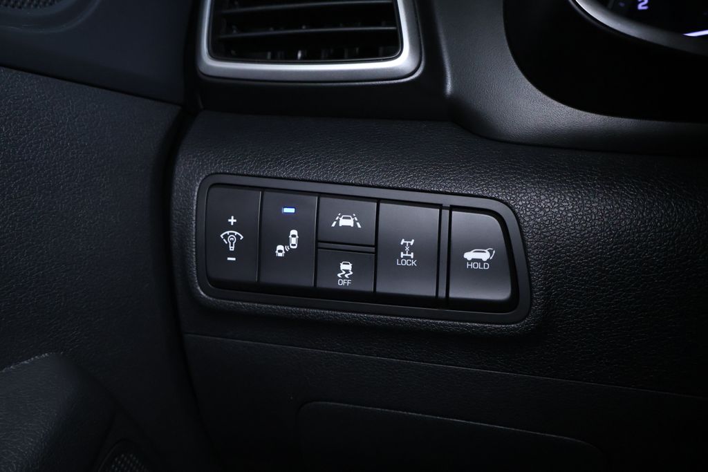 Vehicle image 32 of 41