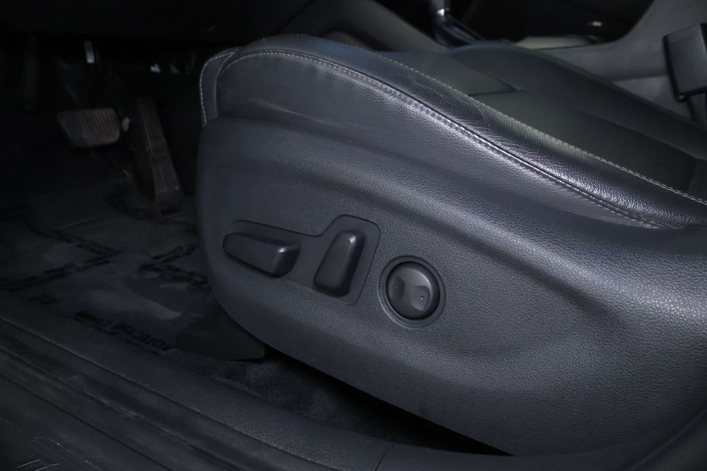 Vehicle image 28 of 41