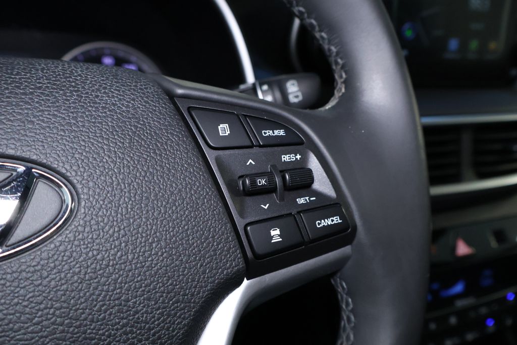 Vehicle image 33 of 41