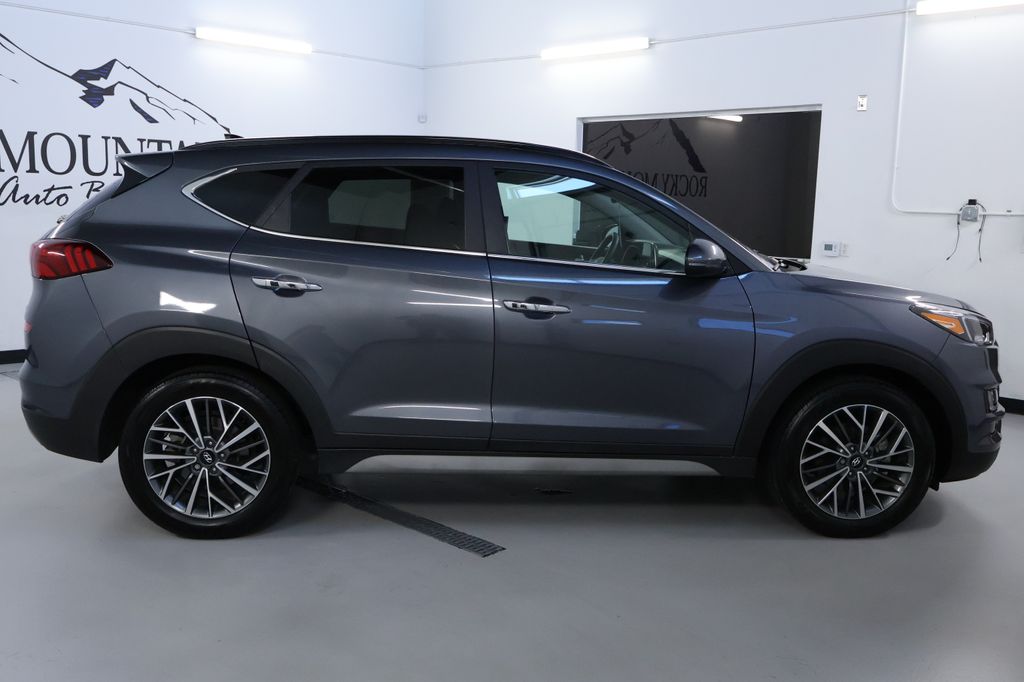 Vehicle image 4 of 41