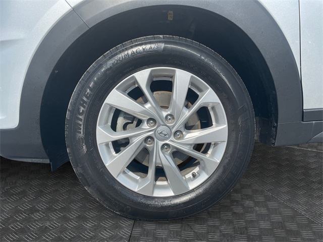 Vehicle image 9 of 15
