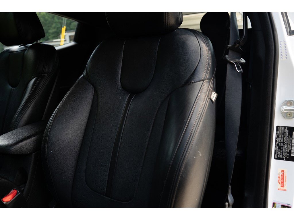 2019 Hyundai Veloster 2.0 Premium Image 14 of 37