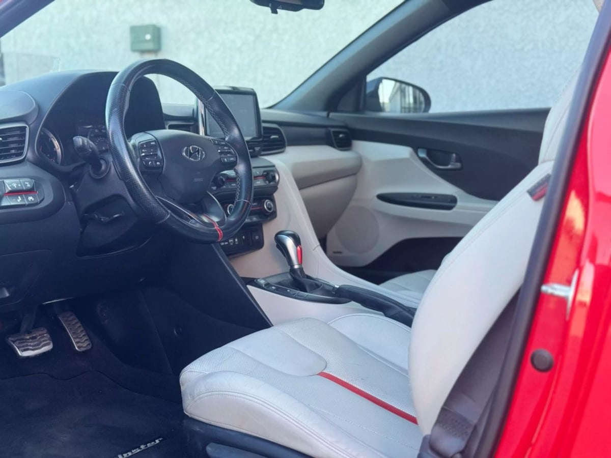 Vehicle image 17 of 35