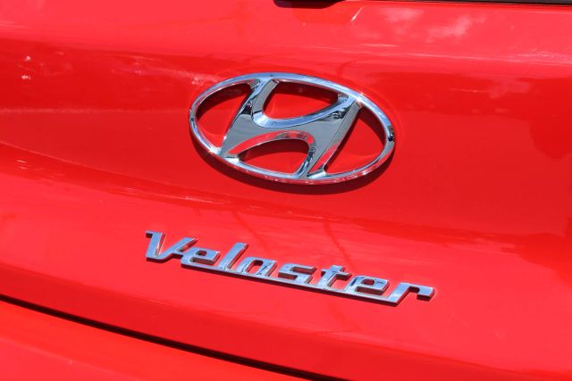 Vehicle image 37 of 42