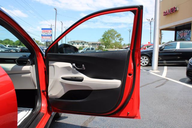 Vehicle image 32 of 42