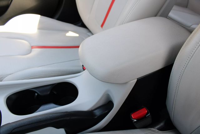 Vehicle image 20 of 42