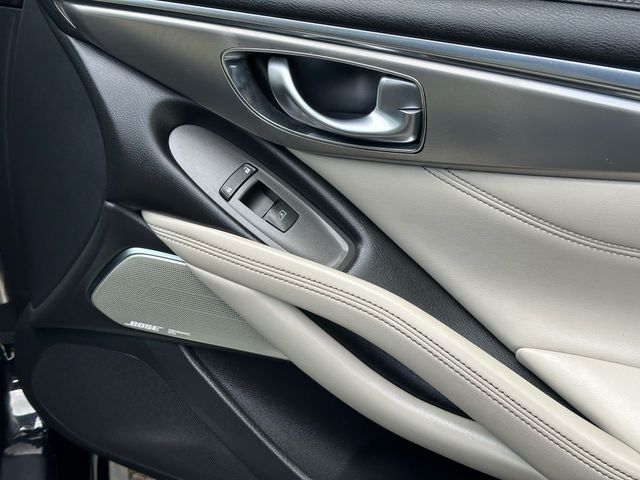 Vehicle image 24 of 27