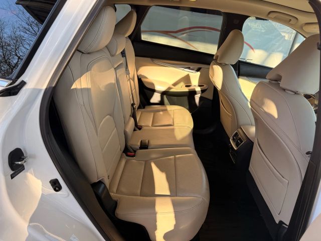 2019 INFINITI QX50 Essential Image 25 of 50