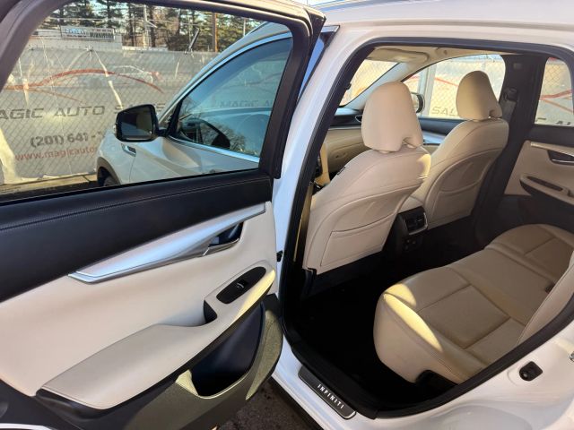 2019 INFINITI QX50 Essential Image 35 of 50