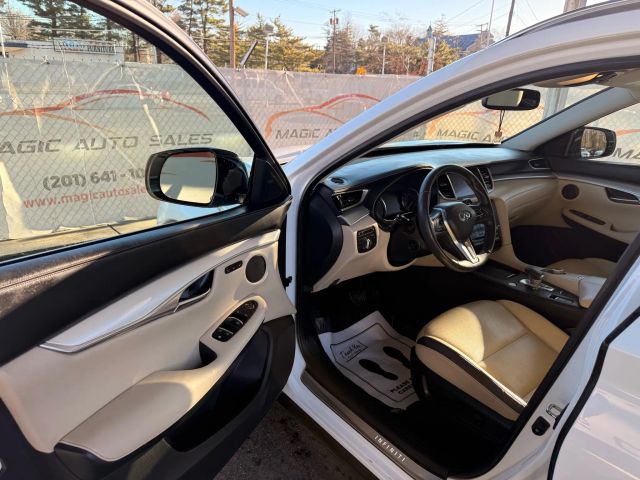 2019 INFINITI QX50 Essential Image 33 of 50