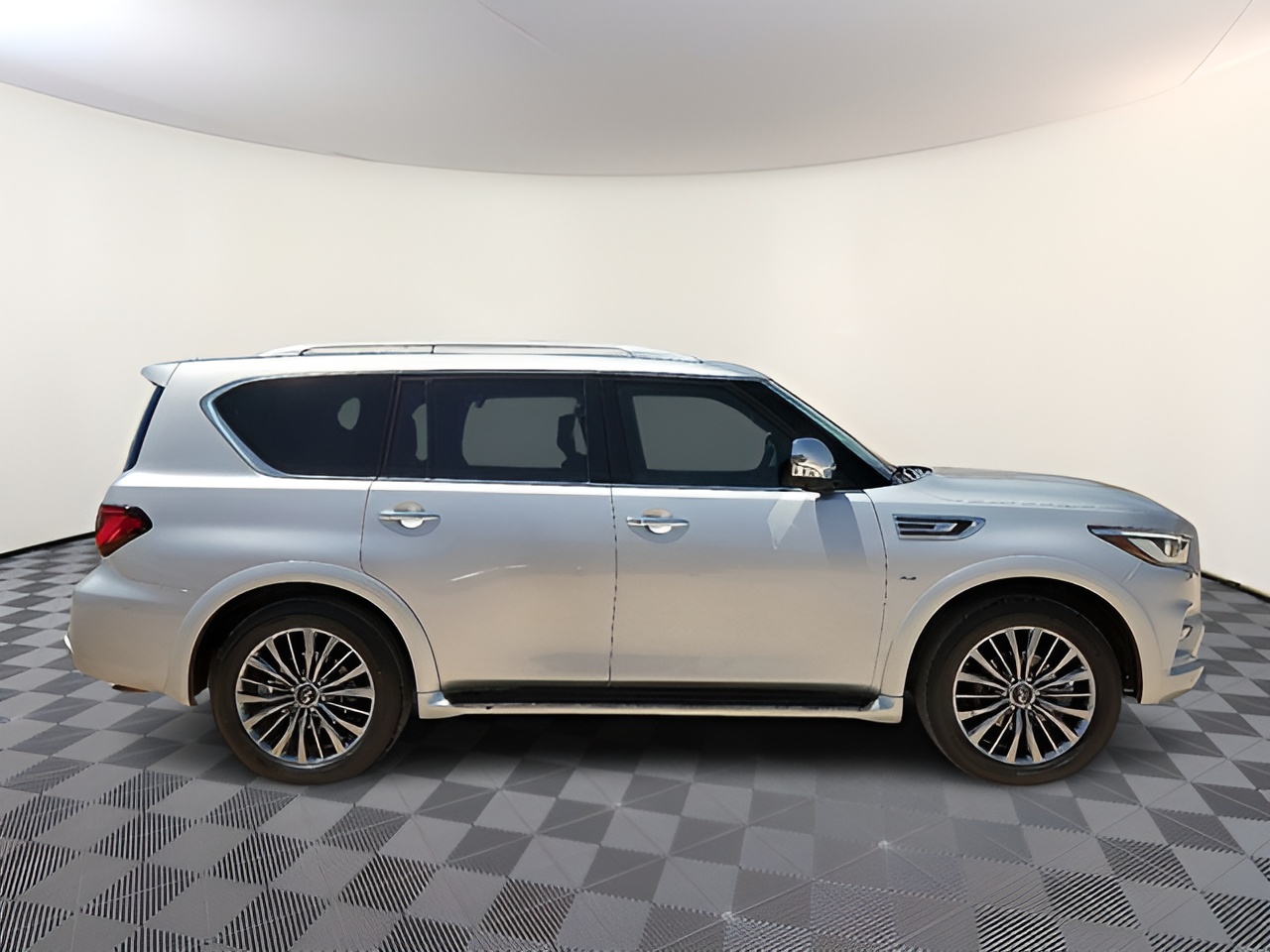 Vehicle image 23 of 26