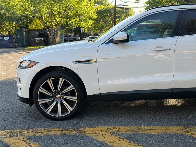 2019 Jaguar F-Pace 25t Prestige Image 2 of 63