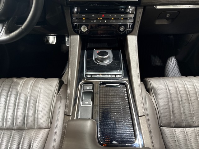 Vehicle image 79 of 99