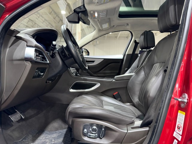 Vehicle image 27 of 99