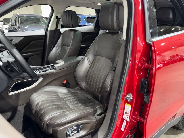 Vehicle image 32 of 99