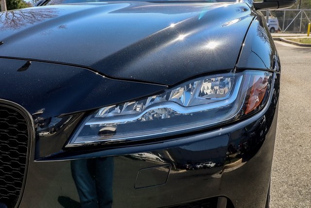 Vehicle image 18 of 78