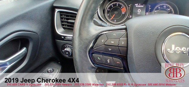 Vehicle image 18 of 25