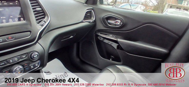 Vehicle image 10 of 25