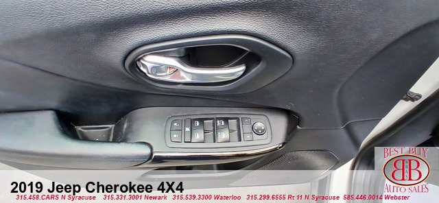 Vehicle image 9 of 25