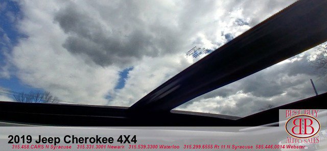 Vehicle image 13 of 25