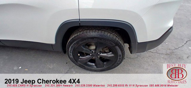 Vehicle image 8 of 25