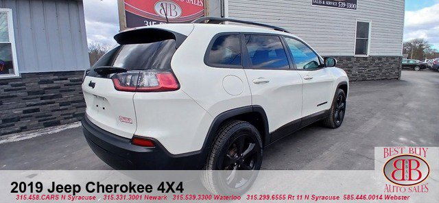 Vehicle image 4 of 25