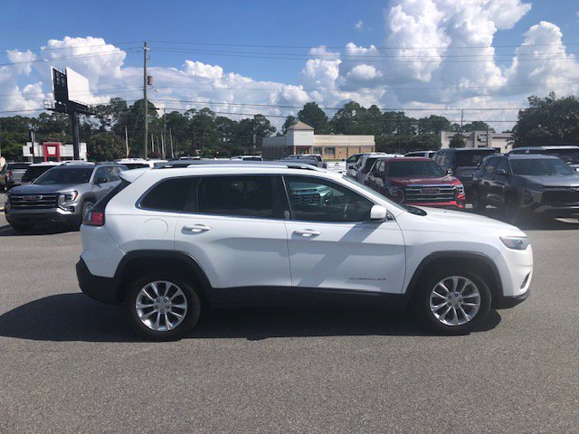 Vehicle image 4 of 32