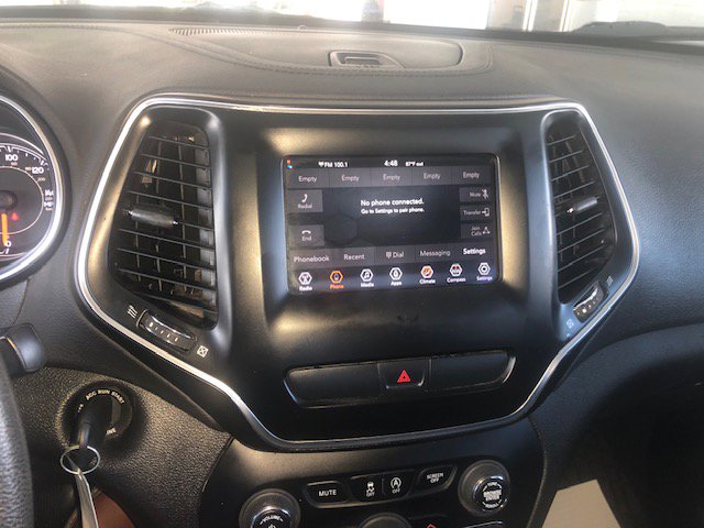 Vehicle image 23 of 32