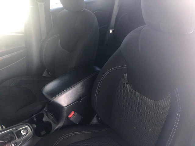 Vehicle image 16 of 32