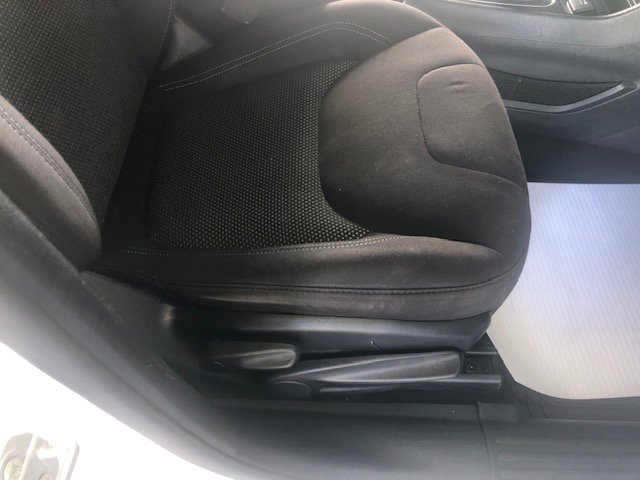 Vehicle image 17 of 32