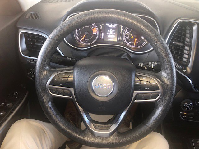 Vehicle image 21 of 32
