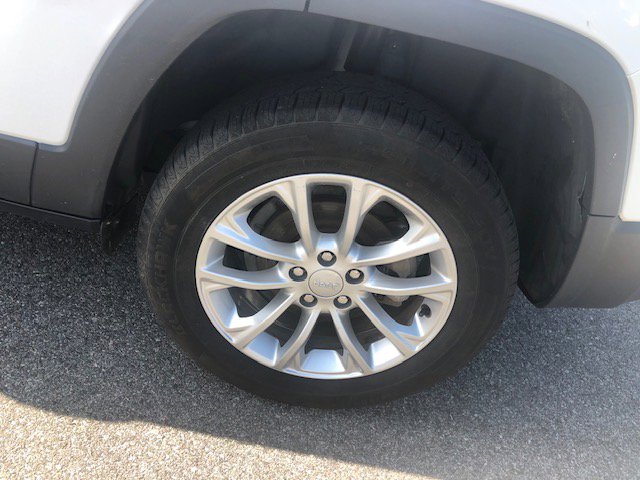 Vehicle image 10 of 32