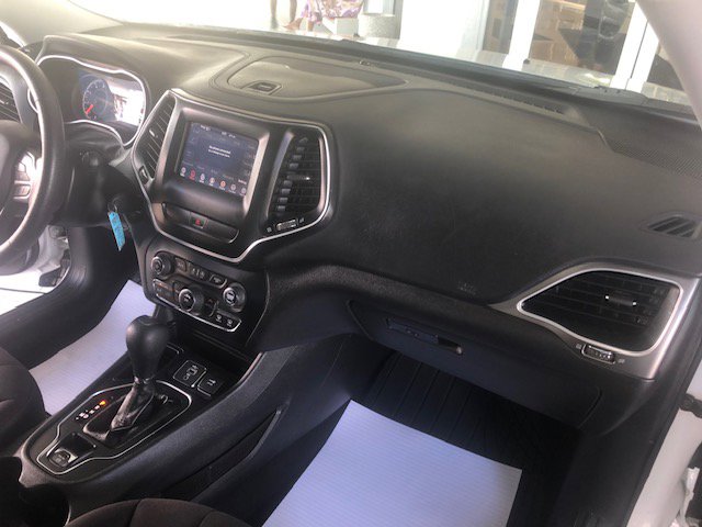 Vehicle image 20 of 32