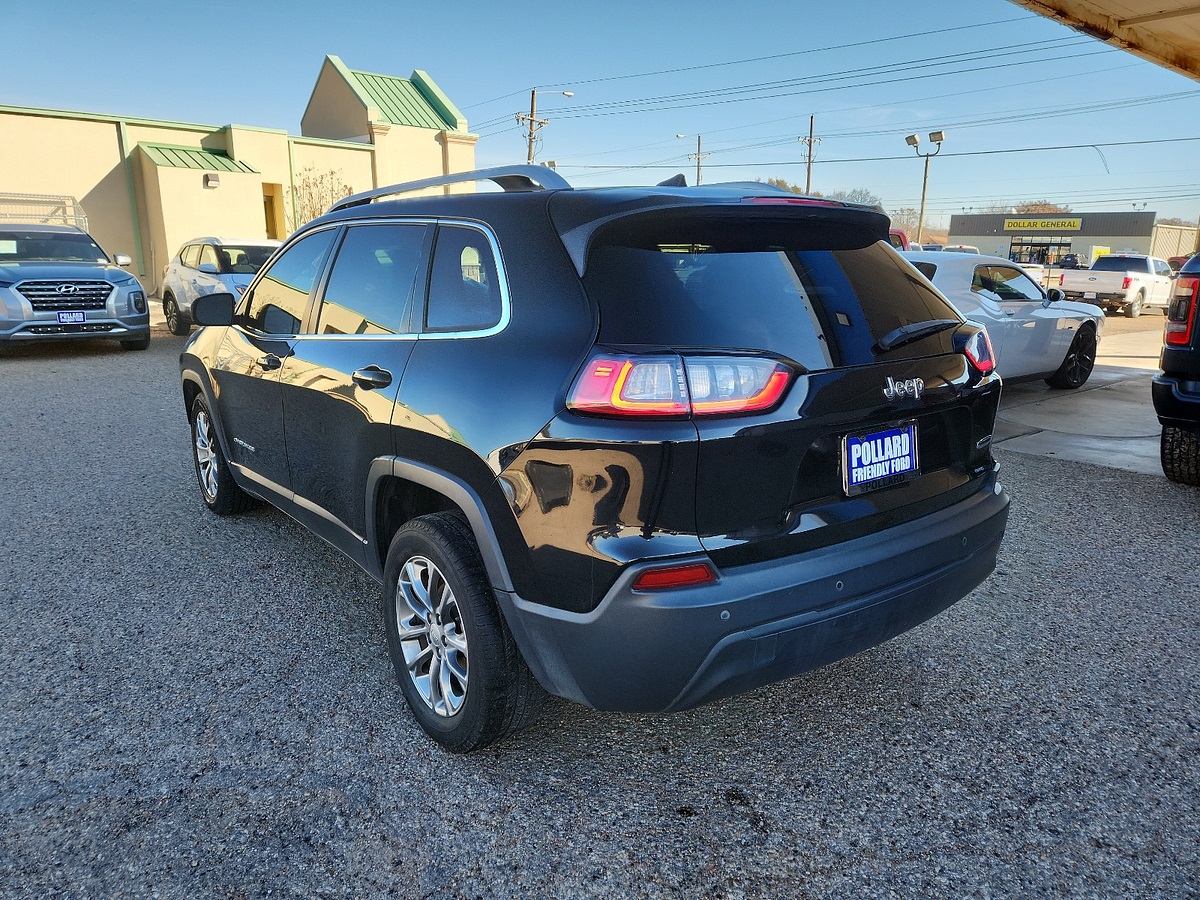 Vehicle image 4 of 12
