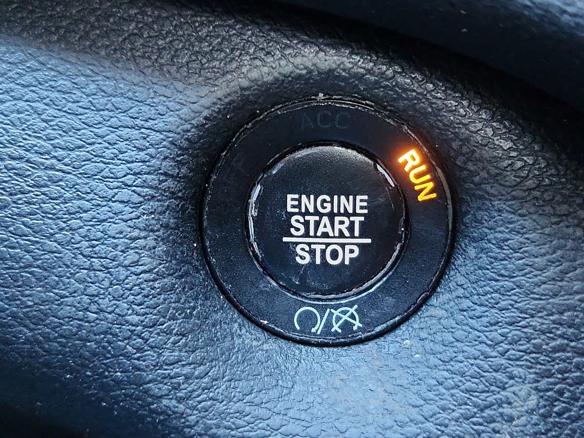 Vehicle image 9 of 12
