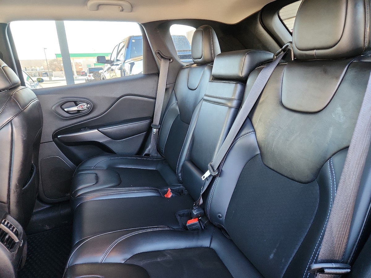 Vehicle image 5 of 12