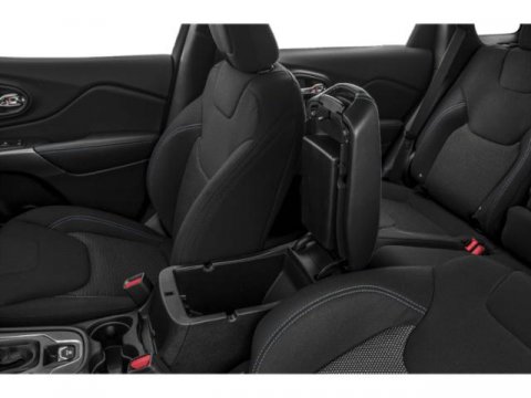 Vehicle image 18 of 19