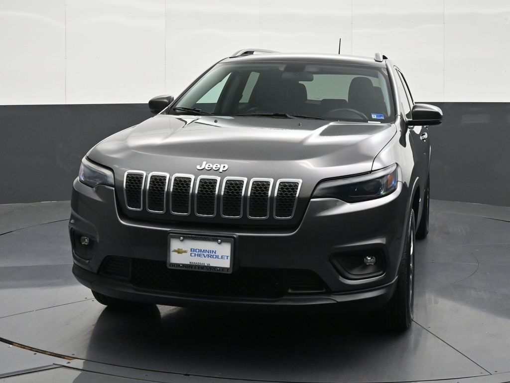 2019 Jeep Cherokee Latitude Plus Image 2 of 36