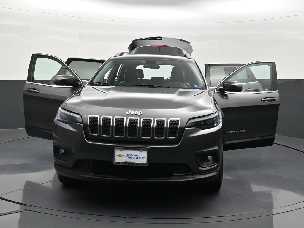 2019 Jeep Cherokee Latitude Plus Image 3 of 36