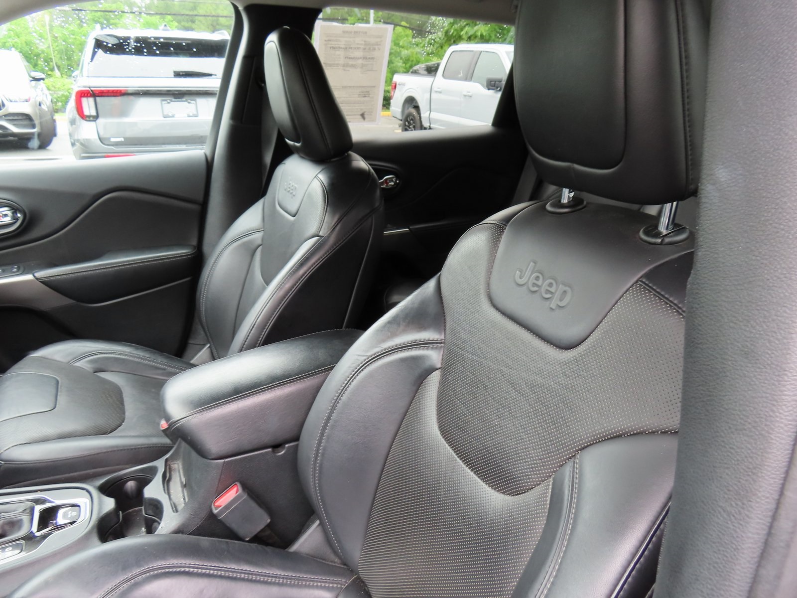 Vehicle image 29 of 36