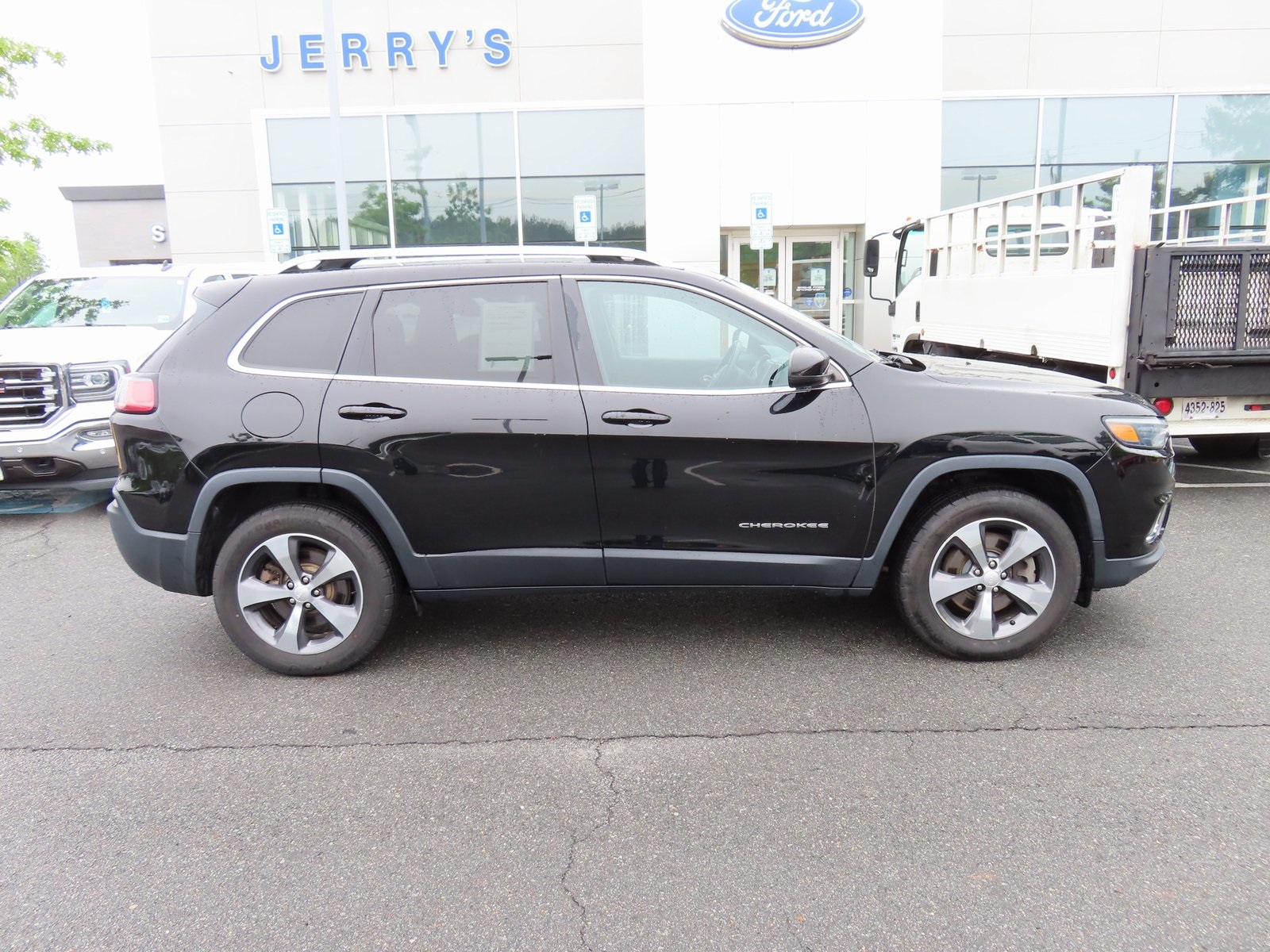 Vehicle image 4 of 36