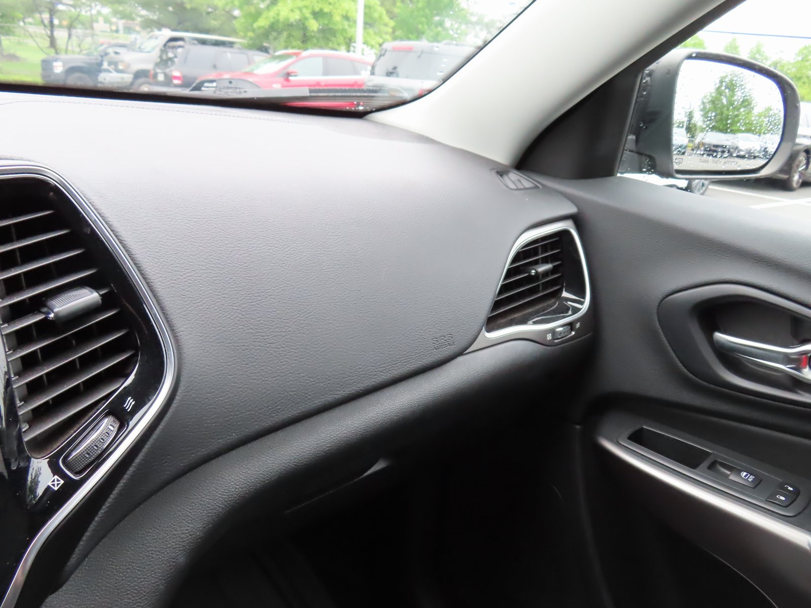Vehicle image 24 of 36