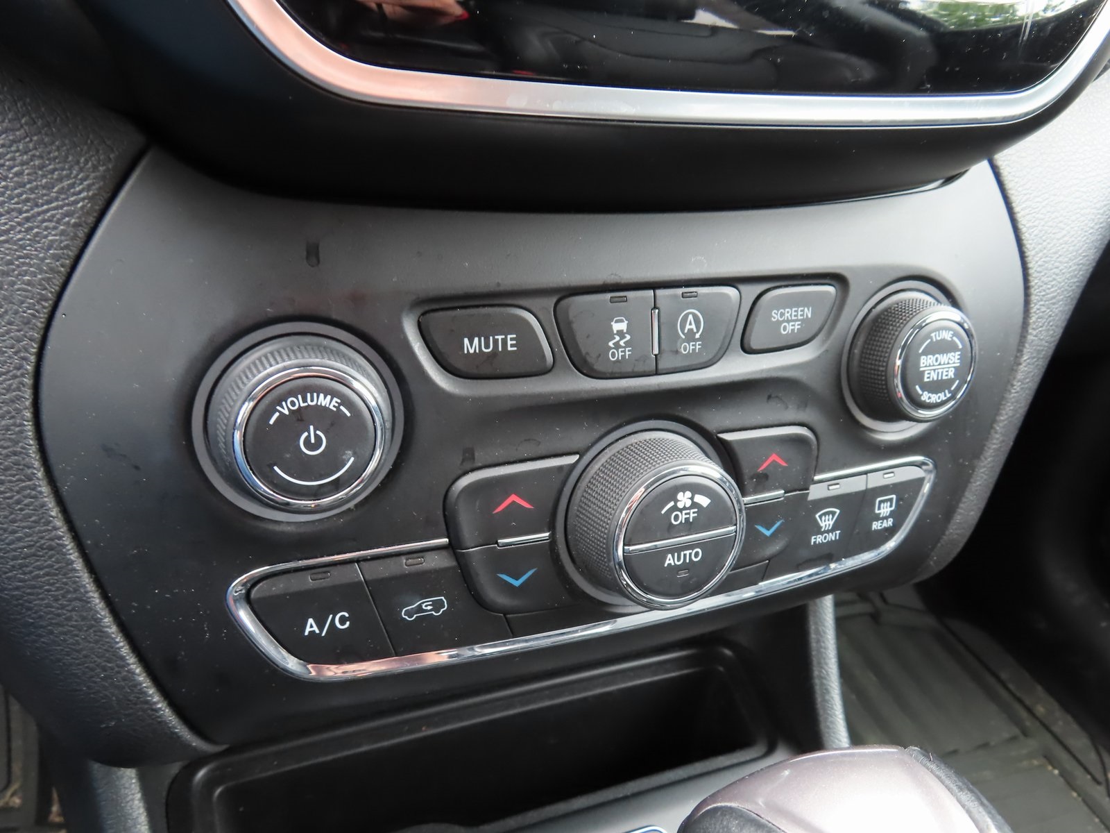 Vehicle image 26 of 36